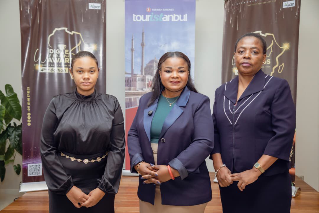 Trois participantes réunies à la conférence de presse des DIGIEWOMEN Awards Africa 2026